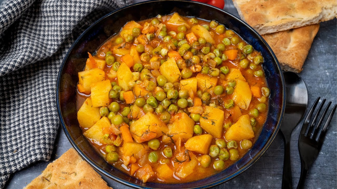 Little Greek Peas (Arakas Kokinistos) – Colorful Veggie Delight